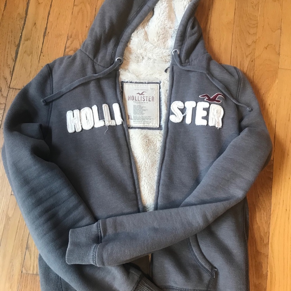 Hooded zip sweatshirt